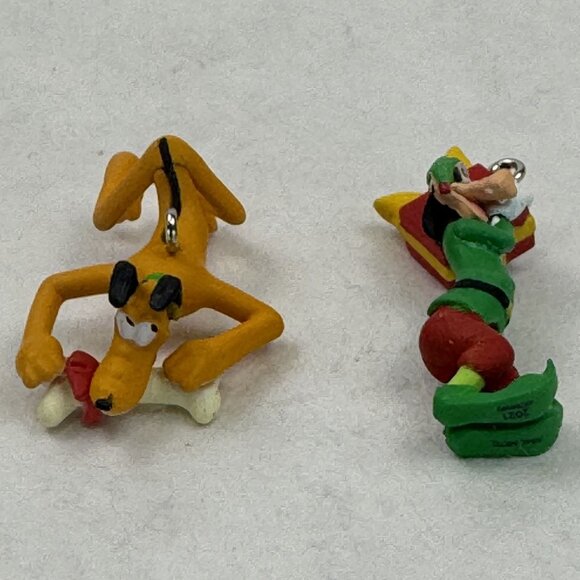 Hallmark 2021 Disney Merry Lil Pluto and Lil Goofy Mini 1" Christmas Ornaments - Picture 3 of 11